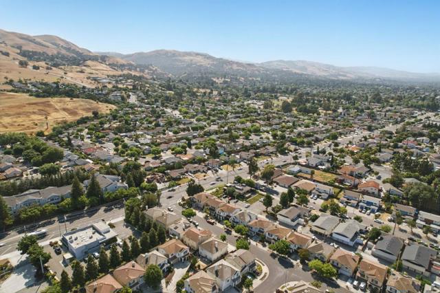 1145 Arabelle Way, San Jose CA: https://media.crmls.org/mediaz/8a8f9ce0-3791-4f24-b26e-5fb4d5ccb112.jpg
