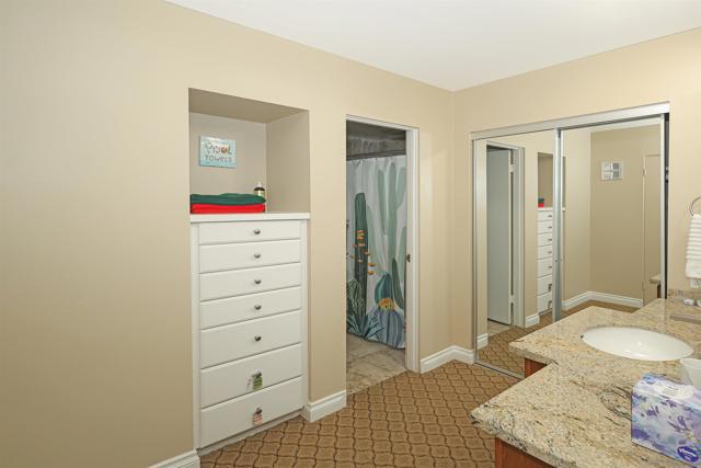 2003 Costa Del Mar Rd, Carlsbad CA: https://media.crmls.org/mediaz/8a902841-b0b5-412e-9470-11c44540c92c.jpg