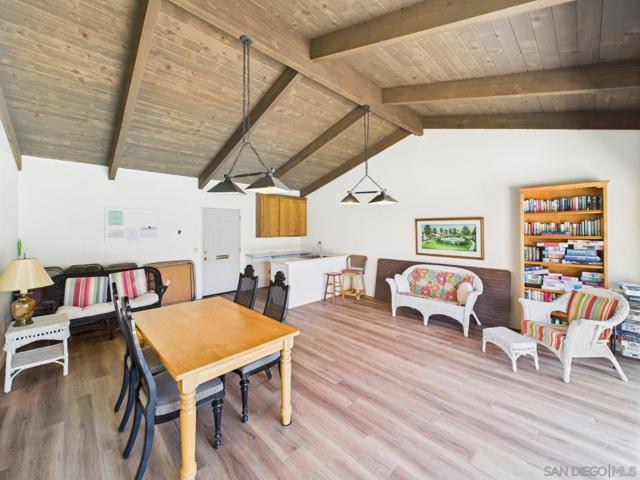 670 Bel Air Dr W, Vista CA: https://media.crmls.org/mediaz/8a90540d-525b-4765-ab98-ad8436c1d6bc.jpg
