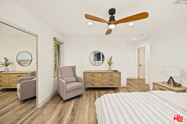 272 N Chester Avenue, Pasadena CA: https://media.crmls.org/mediaz/8a909361-2b84-4404-912e-71e91830432a.jpg