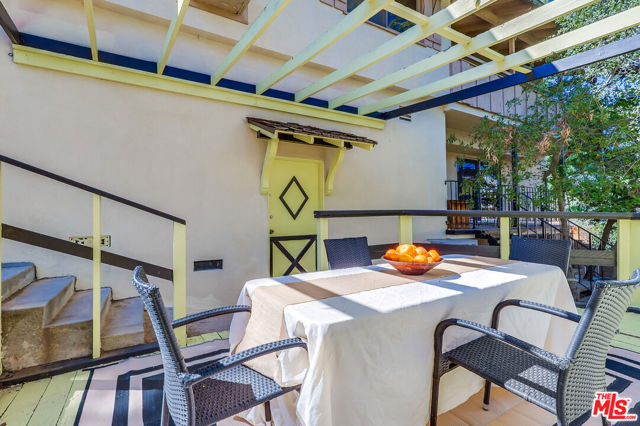 7951 Glenties Lane, Sunland CA: https://media.crmls.org/mediaz/8a914440-f353-41db-9893-a9ff99692fc1.jpg