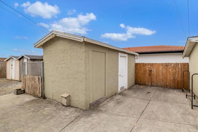 1490 Cabrillo Highway, Half Moon Bay CA: https://media.crmls.org/mediaz/8a929d56-99b7-46b3-9c42-979902f48d76.jpg