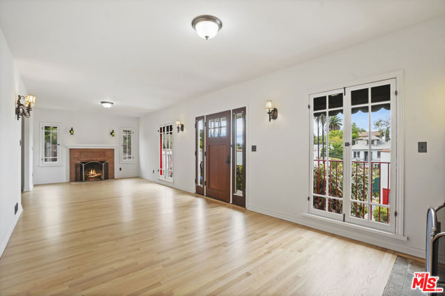 1811 Effie Street, Los Angeles CA: https://media.crmls.org/mediaz/8a92cb63-3b86-4324-8b7d-2be5775d18cf.jpg