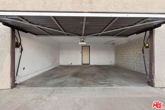 6323 Reseda Boulevard, Tarzana CA: https://media.crmls.org/mediaz/8a933825-b865-41e1-869c-7c86e18c8d4e.jpg