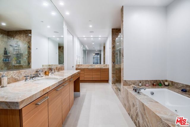 10776 Wilshire Boulevard, 301 photo 16