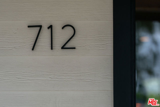 712 N Keystone Street, Burbank CA: https://media.crmls.org/mediaz/8a938036-de3c-49ab-a9ff-23b14f464c13.jpg