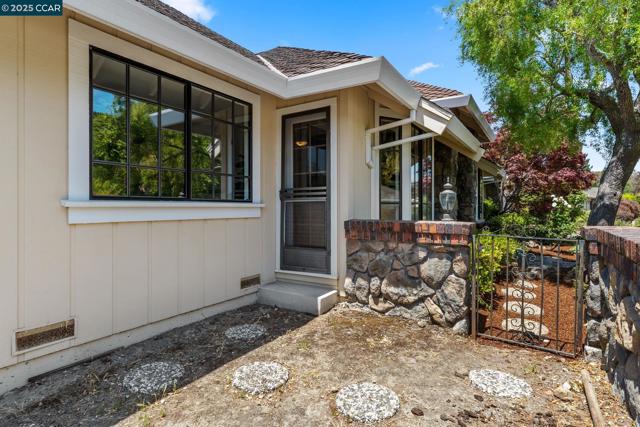 109 Bria Ct, Walnut Creek CA: https://media.crmls.org/mediaz/8a93aef2-7c49-4953-81e4-a28793e092f5.jpg