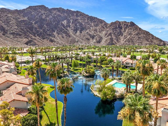 79822 Olympia Fields, La Quinta CA: https://media.crmls.org/mediaz/8a94452c-8518-4a8a-ad9c-910132bbeb23.jpg