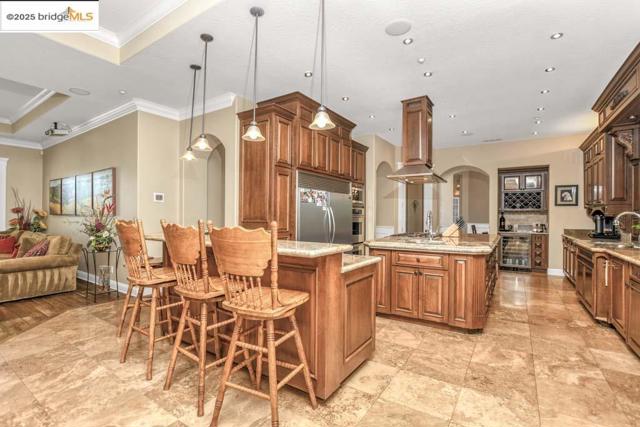 9050 Deer Valley Rd, Brentwood CA: https://media.crmls.org/mediaz/8a94694a-90fd-4c32-9965-f24b84a51f0d.jpg