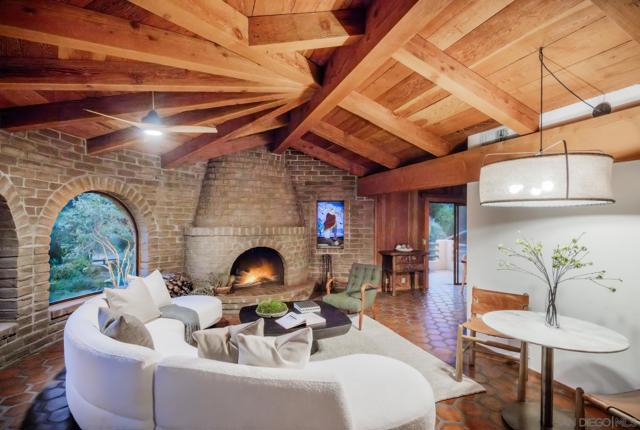 6884 El Camino Del Norte, Rancho Santa Fe CA: https://media.crmls.org/mediaz/8a94b834-d0aa-4901-87e7-8fe964814378.jpg