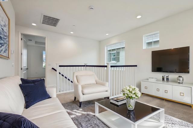 231 Mindy Way, Pittsburg CA: https://media.crmls.org/mediaz/8a953180-a2ff-4169-9a1b-c96e0976139b.jpg