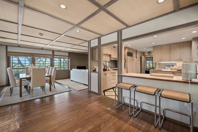 25 Toro Court, Portola Valley CA: https://media.crmls.org/mediaz/8a958ac5-3458-46d9-8d83-38d9001642b7.jpg