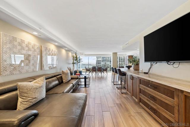 1780 Avenida Del Mundo, Coronado CA: https://media.crmls.org/mediaz/8a959b48-973b-4f91-aaf9-2b8769f52219.jpg