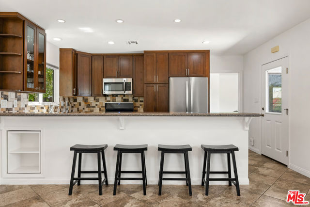 7818 Toland Avenue, Los Angeles CA: https://media.crmls.org/mediaz/8a95c09a-59ea-482a-a199-35cde0660ae4.jpg