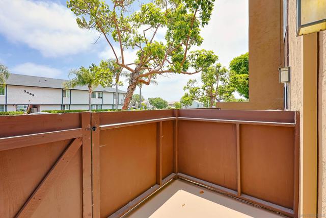 3454 Castle Glen Dr., San Diego CA: https://media.crmls.org/mediaz/8a962aea-2738-4245-818f-9bbee309c74f.jpg