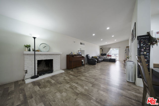 110 S Baymar Street, West Covina CA: https://media.crmls.org/mediaz/8a96955b-6367-4f0c-b497-0d0dfac3564c.jpg