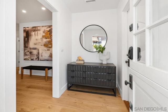 1820 Coast Blvd, Del Mar CA: https://media.crmls.org/mediaz/8a97a725-7045-484c-8557-723d20fc29c2.jpg