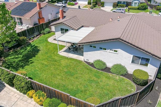 7864 Fairoaks Dr, Pleasanton CA: https://media.crmls.org/mediaz/8a97a75d-125b-4af9-944c-19033d0dbce0.jpg
