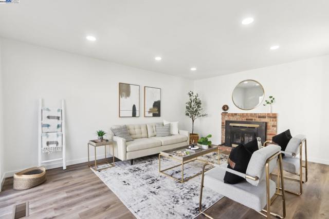 37690 Los Arboles Dr, Fremont CA: https://media.crmls.org/mediaz/8a980dc4-10eb-4f41-85fa-7240d2eb05bf.jpg