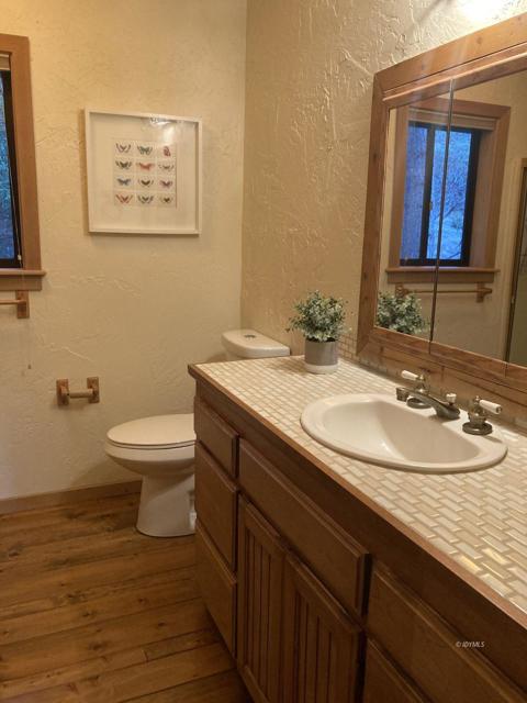 25500 Foster Lake Road, Idyllwild CA: https://media.crmls.org/mediaz/8a98c665-b9fc-4bcd-98ef-9fa0592f907e.jpg