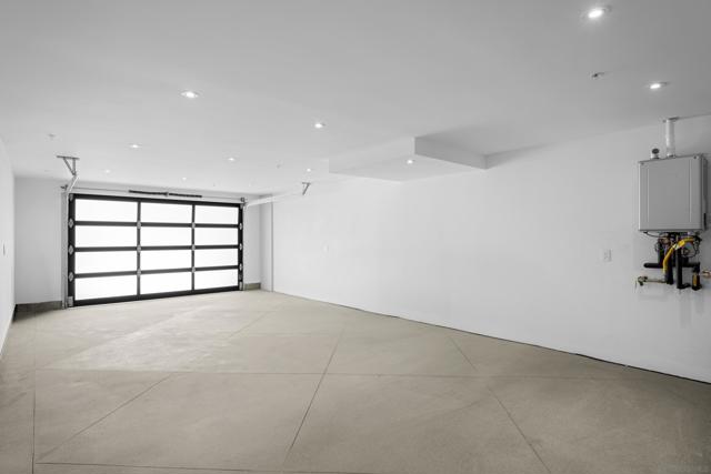 242 Playa Del Norte St, La Jolla CA: https://media.crmls.org/mediaz/8a993e4e-578c-4bf8-9fdd-5d165c826f0f.jpg