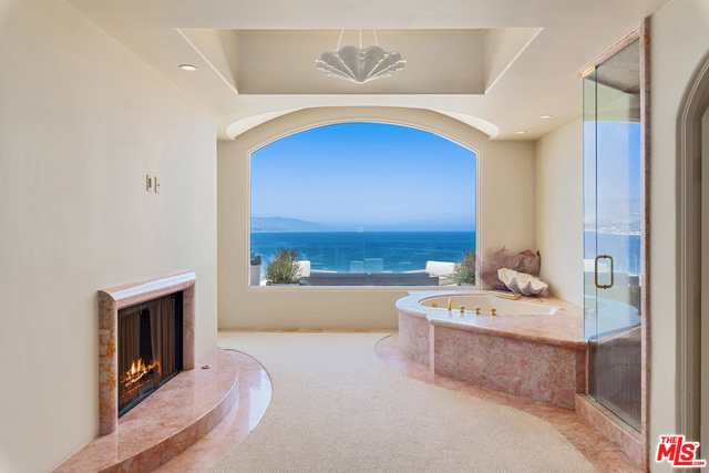 28808 Cliffside Drive, Malibu CA: https://media.crmls.org/mediaz/8a99abe4-1286-4634-9102-aed3e702dcf7.jpg