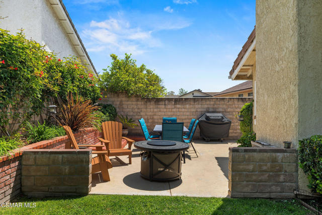4570 N Vistapark Drive, Moorpark CA: https://media.crmls.org/mediaz/8a99d78a-478d-491d-a003-9dd6056ebda2.jpg