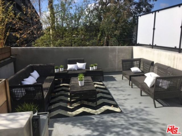 723 HUNTLEY Drive, West Hollywood CA: https://media.crmls.org/mediaz/8a99e858-f50e-4897-8904-1fb0dd933920.jpg