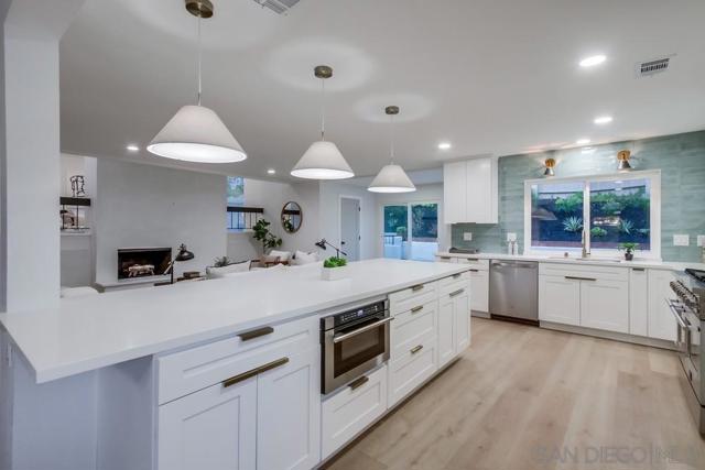 10415 Mesa Madera Dr, San Diego CA: https://media.crmls.org/mediaz/8a9a1005-a1fd-4fb7-ac29-919c2be349ff.jpg