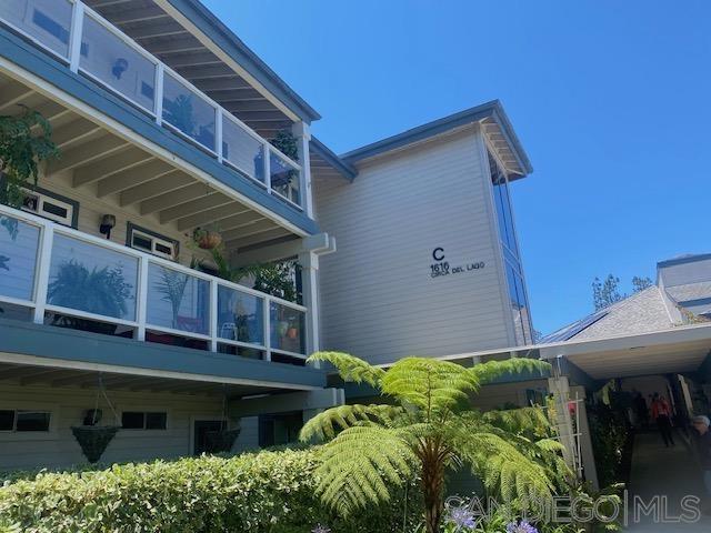 1616 Circa del Lago, San Marcos CA: https://media.crmls.org/mediaz/8a9aa10f-3514-4d70-b9cd-2c0b3ee4f53a.jpg