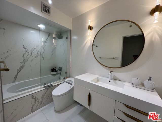201 Ocean Avenue, Santa Monica CA: https://media.crmls.org/mediaz/8a9b8e8f-5408-45c3-8226-e3c052f19621.jpg