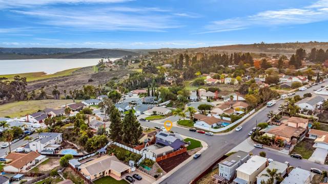 341 Paraiso Ave, Spring Valley CA: https://media.crmls.org/mediaz/8a9c7358-5c68-49a6-bf0b-559fd638dcc4.jpg