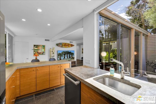 360 Cabrillo Road, Palm Springs CA: https://media.crmls.org/mediaz/8a9ca62c-d3b7-40d6-8850-257caf99c53c.jpg