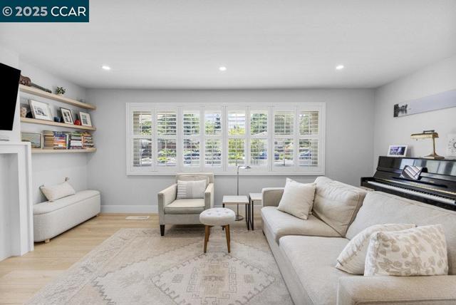 120 Paraiso Dr, Danville CA: https://media.crmls.org/mediaz/8a9ce938-2d7e-4b16-884b-d2b24c039267.jpg
