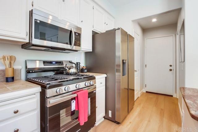 Detail Gallery Image 13 of 45 For 4455 Milano Way, Oceanside,  CA 92057 - 4 Beds | 2/1 Baths