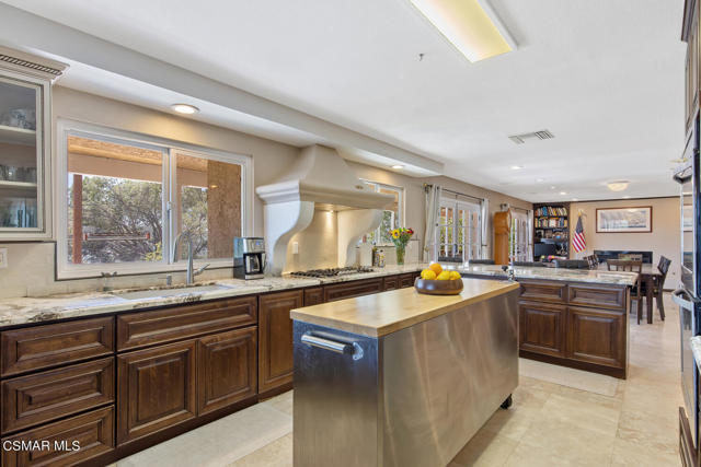 3166 Sycamore Drive, Simi Valley CA: https://media.crmls.org/mediaz/8a9e9ae1-87ce-4029-a598-e4a28896512a.jpg