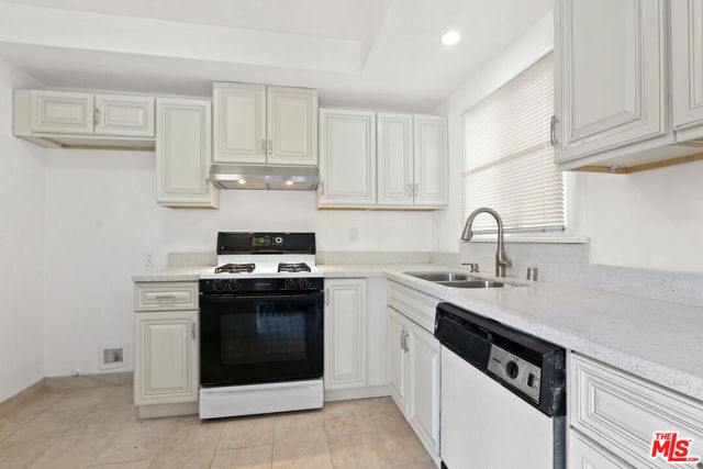8521 Saturn Street, Los Angeles CA: https://media.crmls.org/mediaz/8a9f47a2-940e-4459-a586-def9d65989d8.jpg