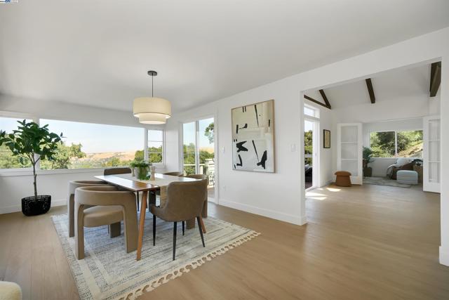 102 Castlewood Dr, Pleasanton CA: https://media.crmls.org/mediaz/8a9f78b7-e60d-4d89-a7dd-bbaab98605de.jpg