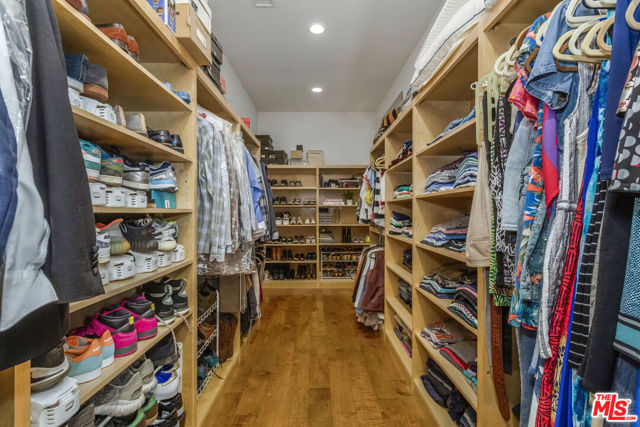 4728 Vesper Avenue, Sherman Oaks CA: https://media.crmls.org/mediaz/8a9f7c5d-144a-4bff-93c1-8bac242029dc.jpg