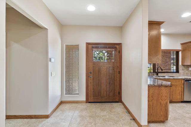 Detail Gallery Image 6 of 41 For 9460 Slope St, Santee,  CA 92071 - 3 Beds | 2 Baths