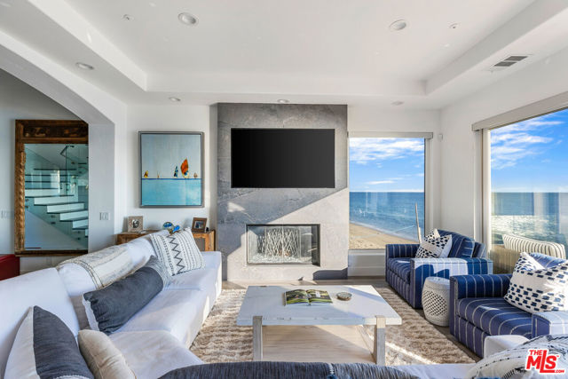 27336 Pacific Coast Highway, Malibu CA: https://media.crmls.org/mediaz/8aa0499c-979c-4fc7-9f37-28f287f2b344.jpg