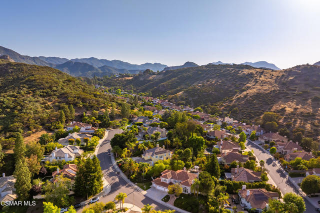 2445 Ranchgrove Drive, Westlake Village CA: https://media.crmls.org/mediaz/8aa08c59-c338-4337-9754-c5524e8f9ed3.jpg