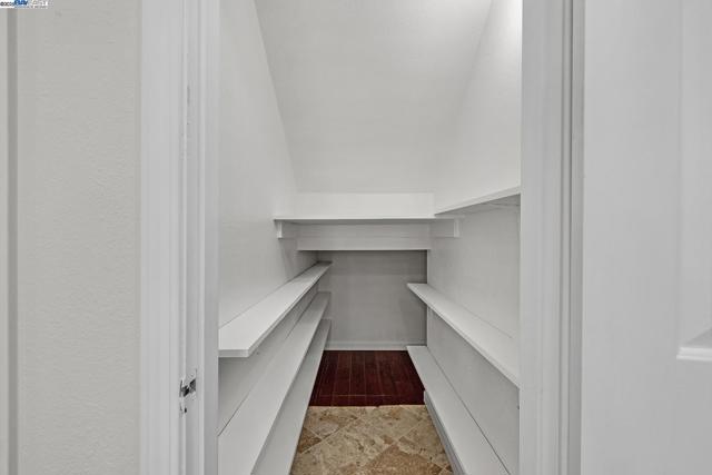 5487 Treeflower Dr, Livermore CA: https://media.crmls.org/mediaz/8aa0b93d-5a13-4a8d-9dc0-72c7f6bd5ec1.jpg