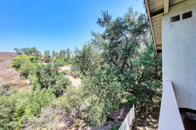 675 Oak Run Trail, Oak Park CA: https://media.crmls.org/mediaz/8aa124f9-d29b-47bb-b7e8-e126e960917d.jpg