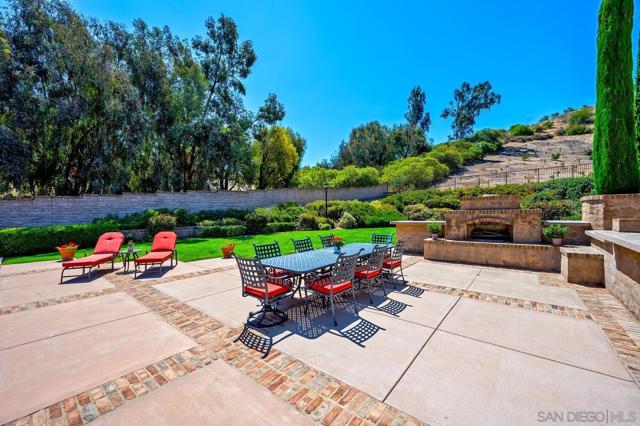 1272 Chateau Montelena, Bonsall CA: https://media.crmls.org/mediaz/8aa198ef-8351-441c-a7ca-a8c383bfde20.jpg