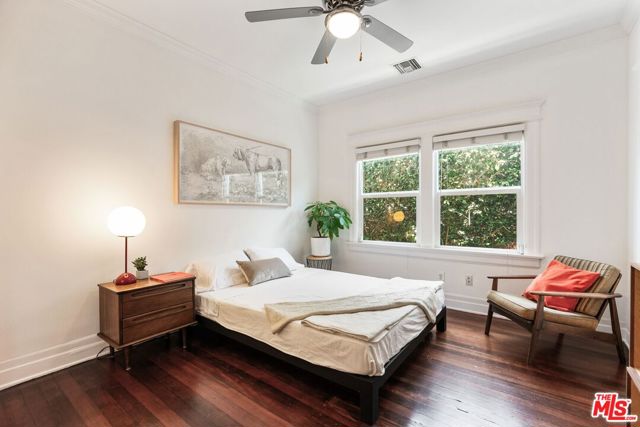 2130 W 27th Street, Los Angeles CA: https://media.crmls.org/mediaz/8aa1999e-82b4-4e4e-8384-9548ae9fb1a1.jpg