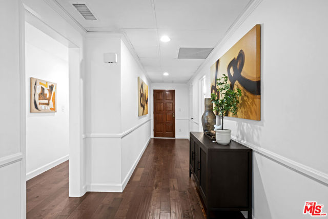 11928 Kiowa Avenue, Los Angeles CA: https://media.crmls.org/mediaz/8aa293f2-dc9e-41ee-b34d-4a0d8e34b77e.jpg