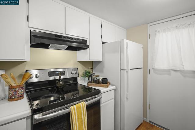 5475 Roundtree Pl, Concord CA: https://media.crmls.org/mediaz/8aa2f665-1bac-4112-ab76-746f2d792634.jpg