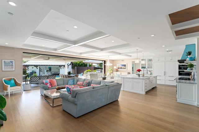 1040 Pine St, Coronado CA: https://media.crmls.org/mediaz/8aa316dd-309e-4104-8c78-64ec8fcbc3d6.jpg