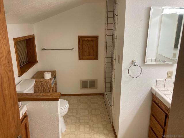 1639 Jewel Valley Rd, Boulevard CA: https://media.crmls.org/mediaz/8aa342b6-b418-4dc6-8b85-0ef9e97fedc7.jpg